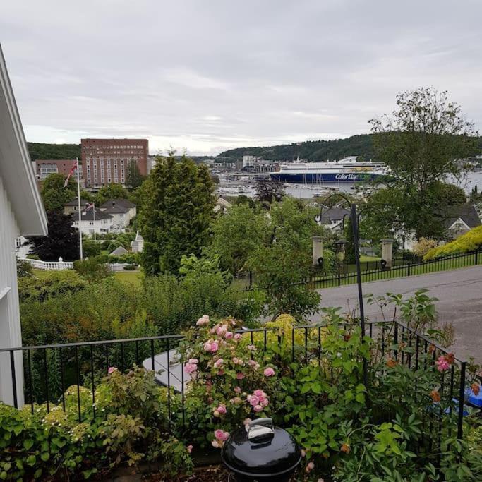 Lys Og Lettstelt Leilighet Med Utsikt Over Byen Apartment Sandefjord Luaran gambar