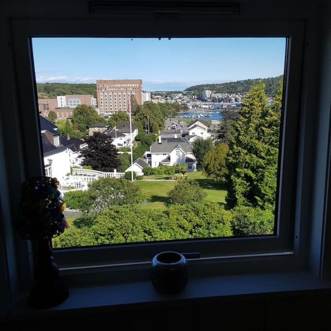 Lys Og Lettstelt Leilighet Med Utsikt Over Byen Apartment Sandefjord Luaran gambar